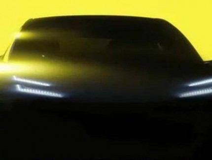 路特斯Emira“純電版”曝光！采用“中置”電機布局